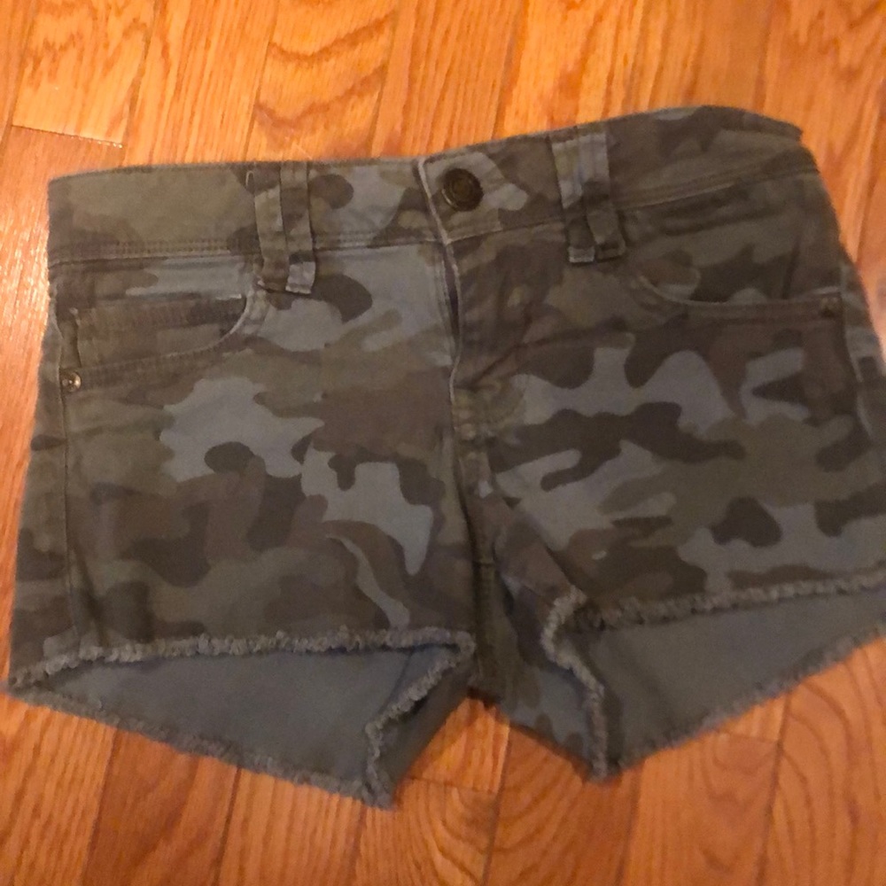 Women’s Camo Frayed Hem Shorts - Olive Green